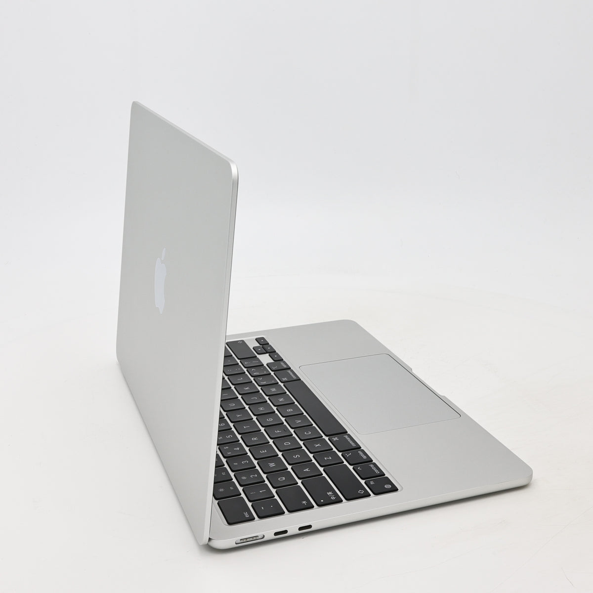 95新 Apple MacBook Air 22年 13寸 M2（8+8核） 16G RAM 256G SSD 銀色