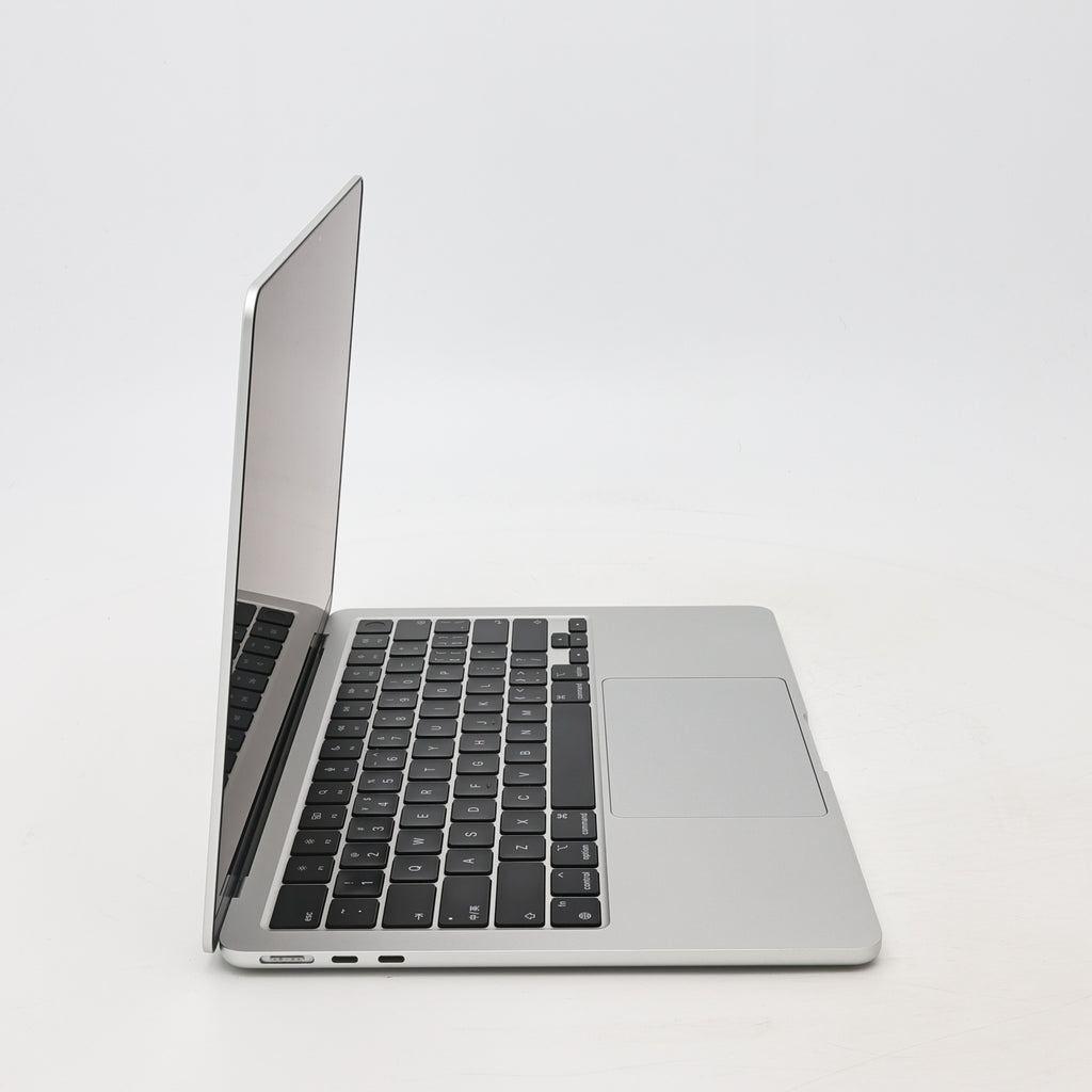 95新 Apple MacBook Air 22年 13寸 M2（8+8核） 16G RAM 256G SSD 銀色