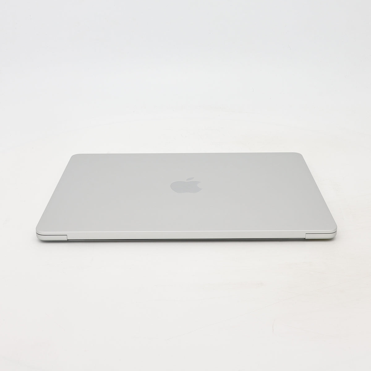 95新 Apple MacBook Air 22年 13寸 M2（8+8核） 16G RAM 256G SSD 銀色