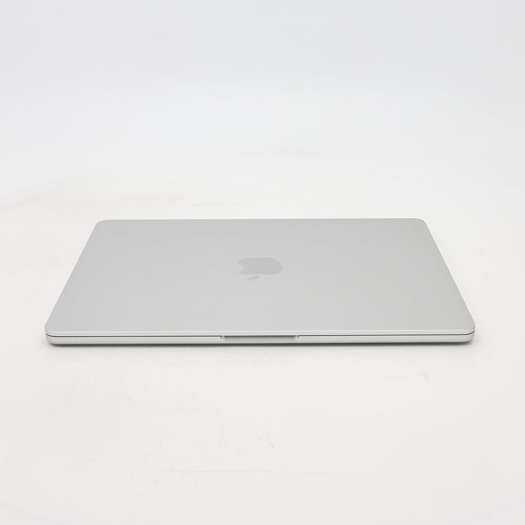 95新 Apple MacBook Air 22年 13寸 M2（8+8核） 16G RAM 256G SSD 銀色