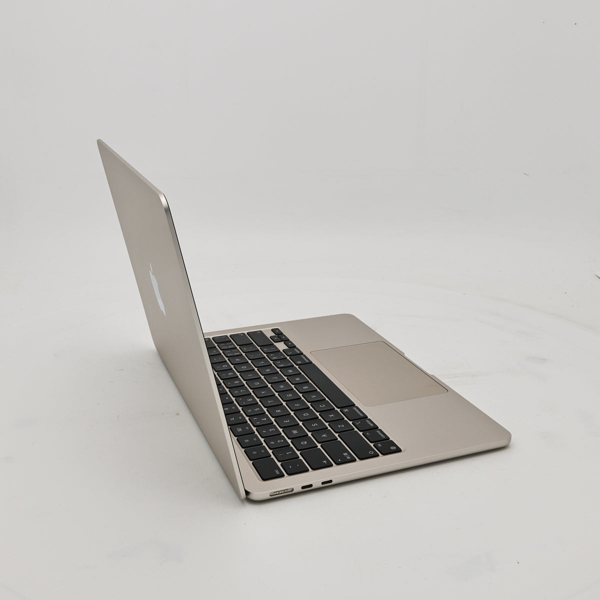 95新 Apple MacBook Air 22年 13寸 M2（8+8核） 8G RAM 256G SSD 星光色