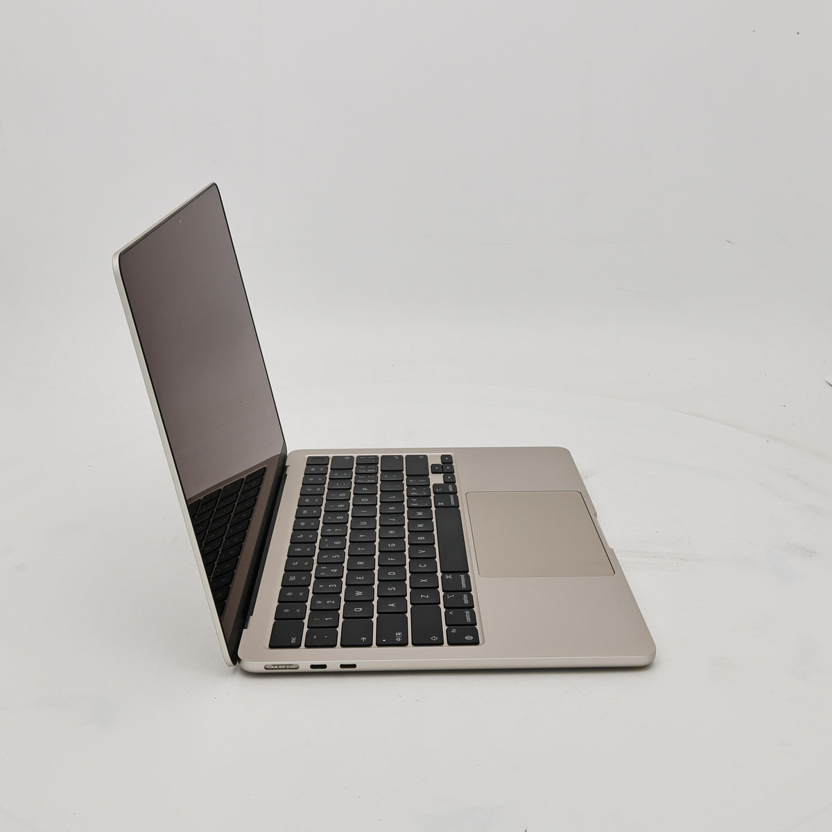 95新 Apple MacBook Air 22年 13寸 M2（8+8核） 8G RAM 256G SSD 星光色