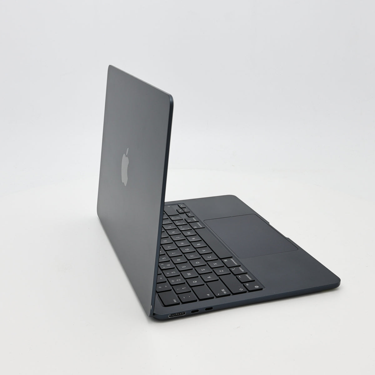 95新 Apple MacBook Air 22年 13寸 M2（8+10核） 8G RAM 512G SSD 午夜色