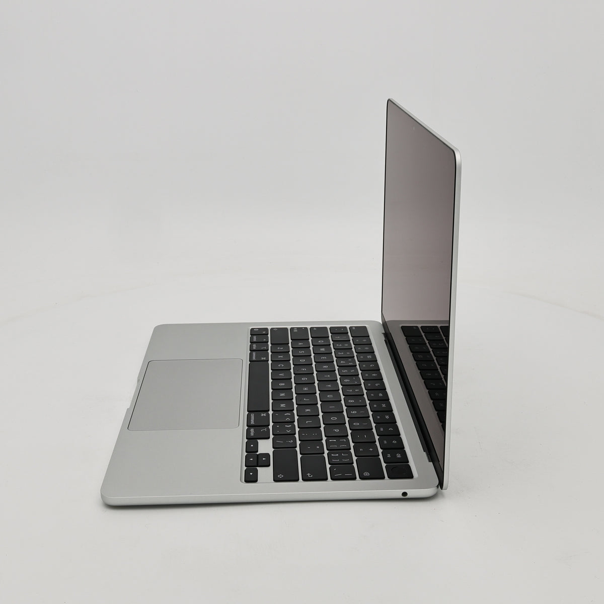 95新 Apple MacBook Air 22年 13寸 M2（8+8核） 16G RAM 256G SSD 銀色