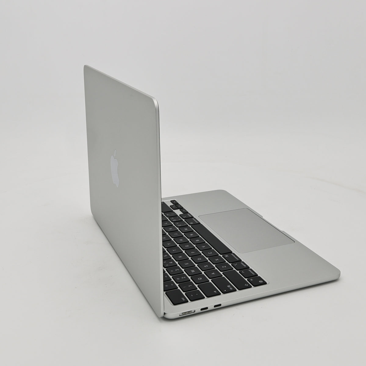 95新 Apple MacBook Air 22年 13寸 M2（8+8核） 16G RAM 256G SSD 銀色