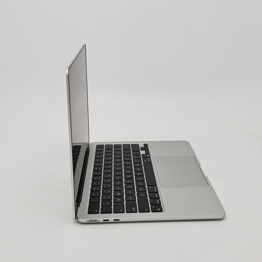 95新 Apple MacBook Air 22年 13寸 M2（8+8核） 16G RAM 256G SSD 銀色