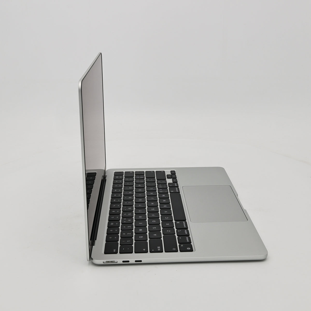 95新 Apple MacBook Air 22年 13寸 M2（8+8核） 16G RAM 256G SSD 銀色