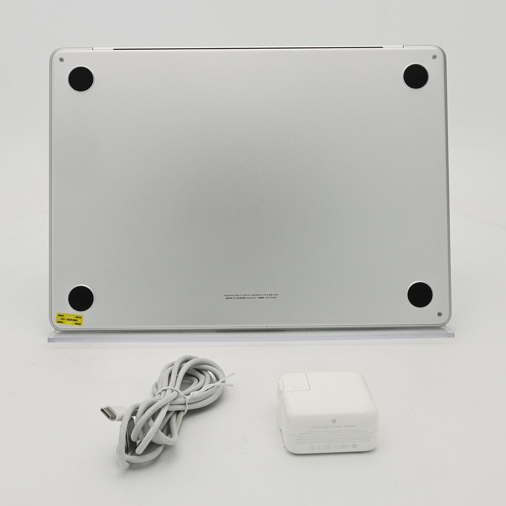 95新 Apple MacBook Air 22年 13寸 M2（8+8核） 16G RAM 256G SSD 銀色