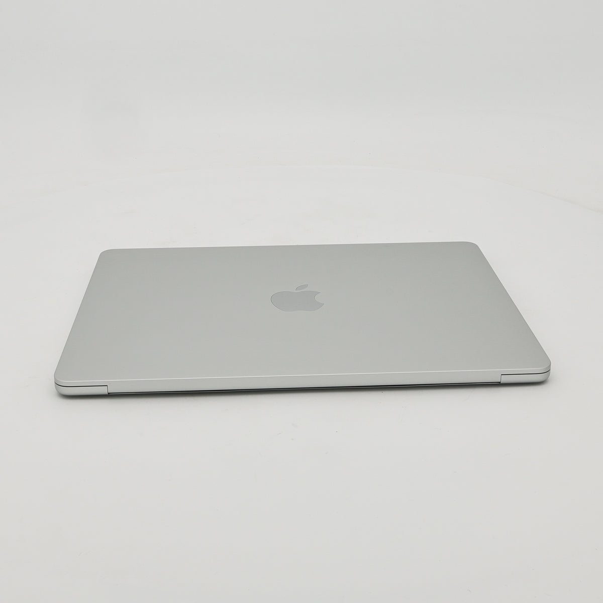 95新 Apple MacBook Air 22年 13寸 M2（8+8核） 16G RAM 256G SSD 銀色
