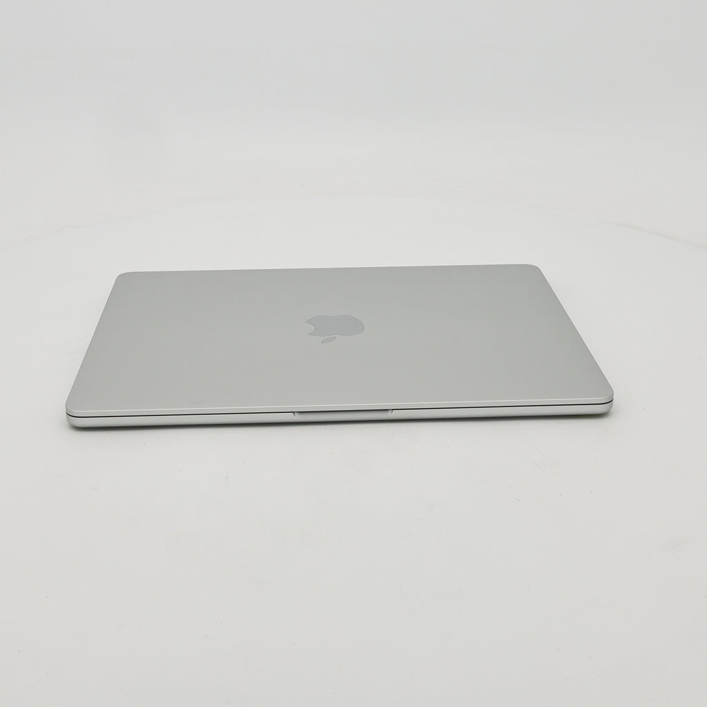 95新 Apple MacBook Air 22年 13寸 M2（8+8核） 16G RAM 256G SSD 銀色