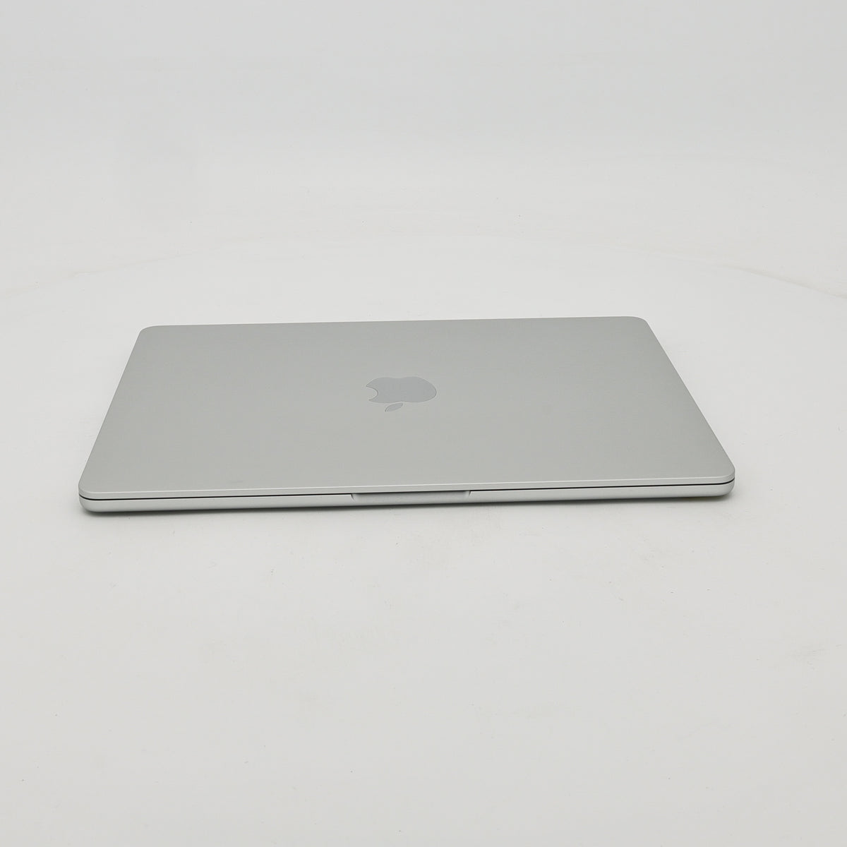 95新 Apple MacBook Air 22年 13寸 M2（8+8核） 16G RAM 256G SSD 銀色
