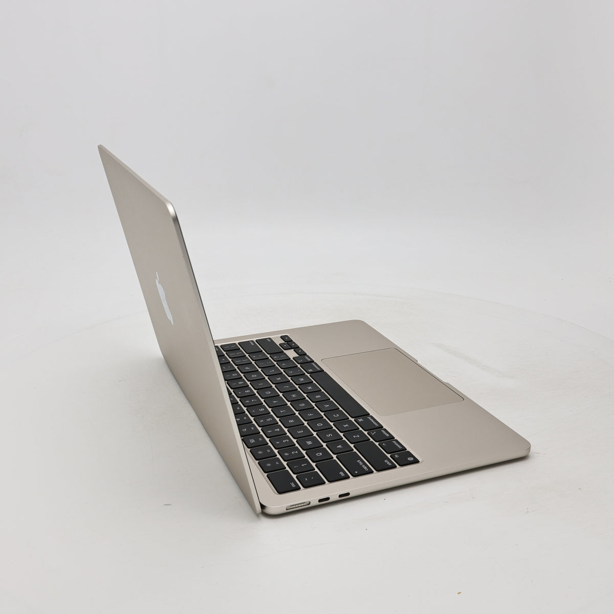 95新 Apple MacBook Air 22年 13寸 M2（8+10核） 8G RAM 512G SSD 星光色