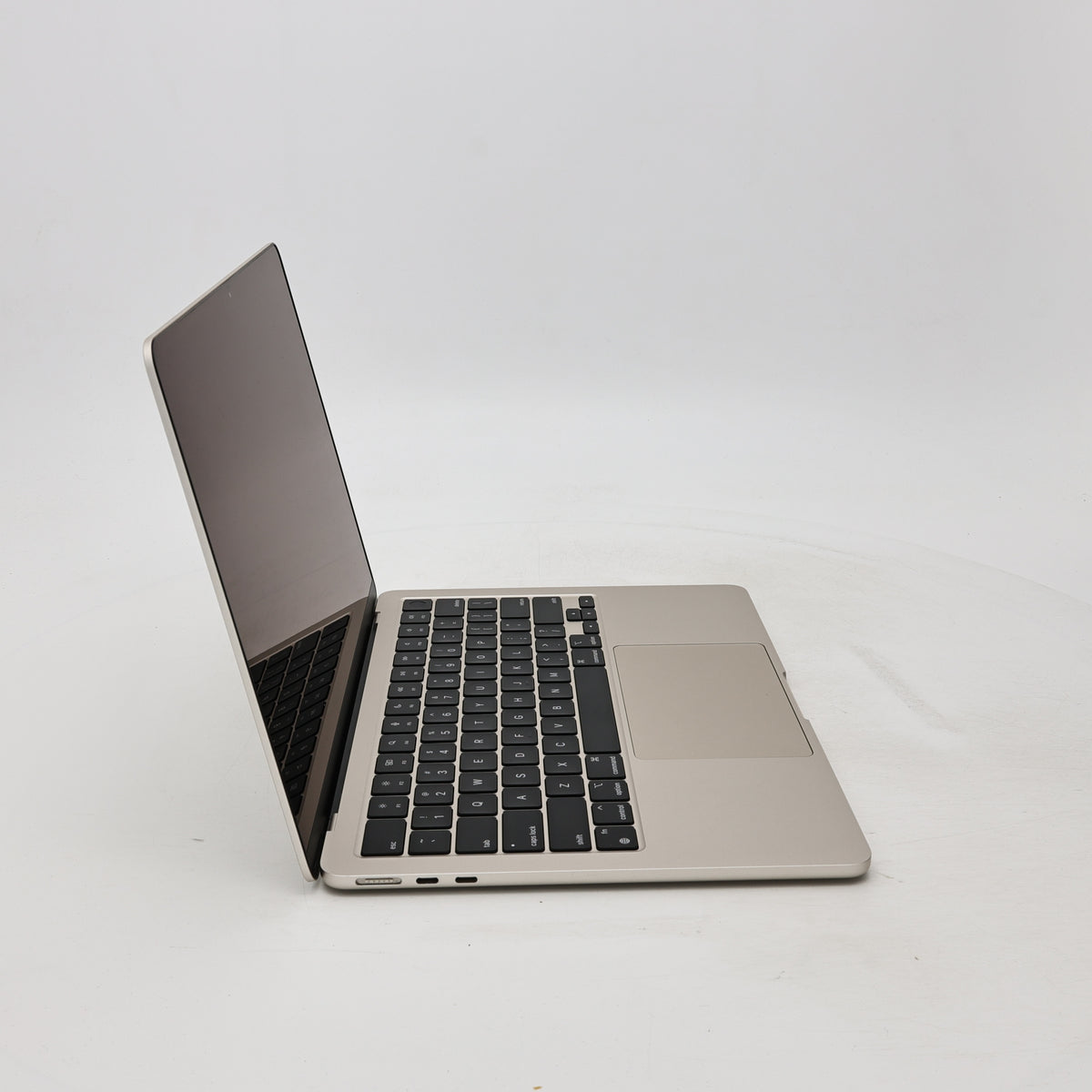 95新 Apple MacBook Air 22年 13寸 M2（8+10核） 8G RAM 512G SSD 星光色