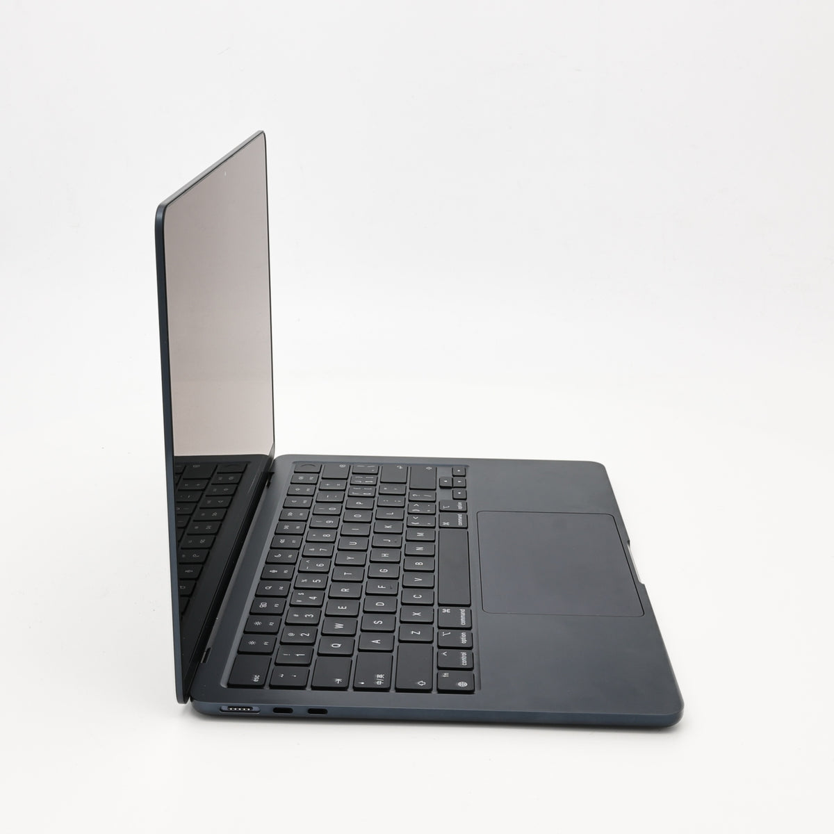 95新 Apple MacBook Air 22年 13寸 M2（8+8核） 8G RAM 256G SSD 午夜色
