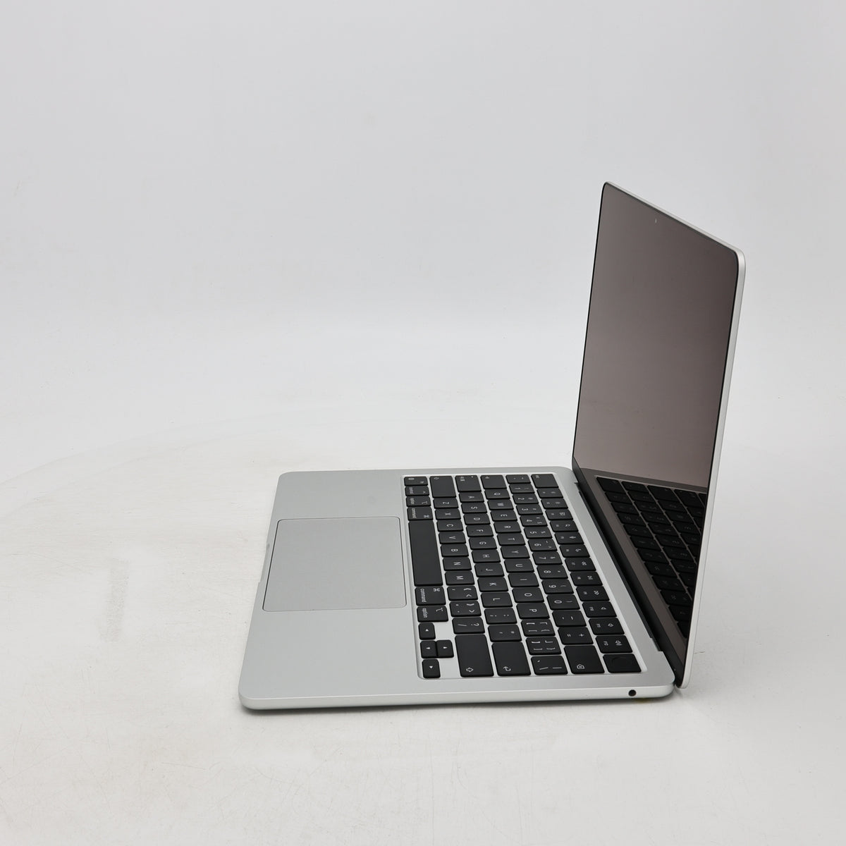 95新 Apple MacBook Air 22年 13寸 M2（8+8核） 8G RAM 256G SSD 銀色
