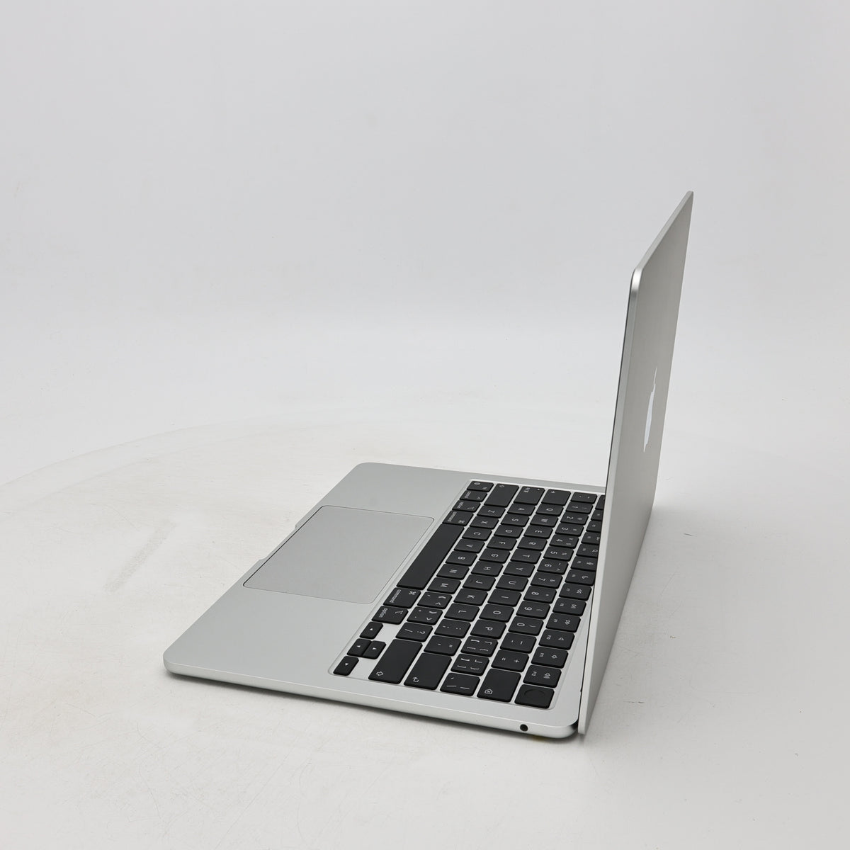 95新 Apple MacBook Air 22年 13寸 M2（8+8核） 8G RAM 256G SSD 銀色