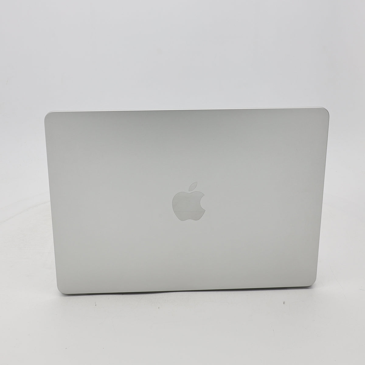 95新 Apple MacBook Air 22年 13寸 M2（8+8核） 8G RAM 256G SSD 銀色