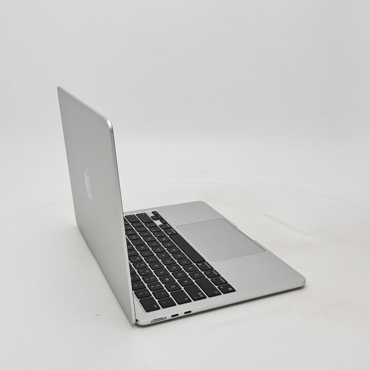 95新 Apple MacBook Air 22年 13寸 M2（8+8核） 8G RAM 256G SSD 銀色