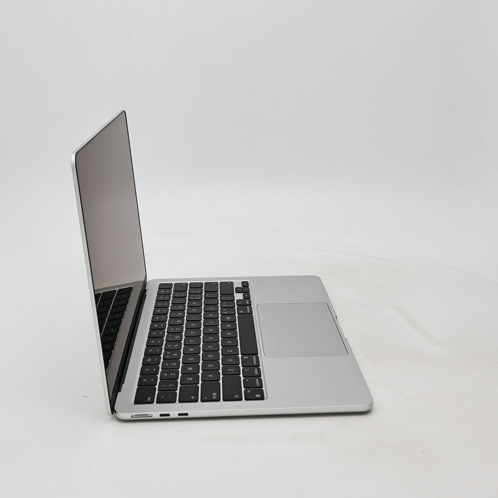 95新 Apple MacBook Air 22年 13寸 M2（8+8核） 8G RAM 256G SSD 銀色