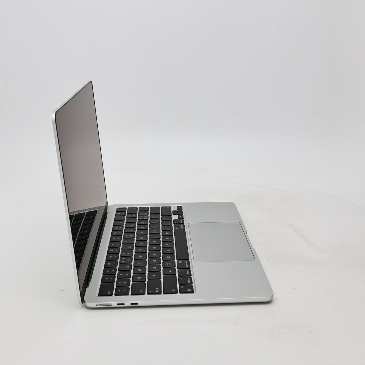 95新 Apple MacBook Air 22年 13寸 M2（8+8核） 8G RAM 256G SSD 銀色