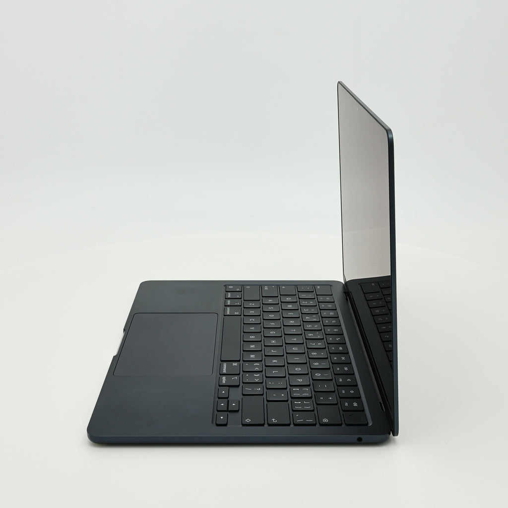 95新 Apple MacBook Air 22年 13寸 M2（8+8核） 8G RAM 256G SSD 午夜色