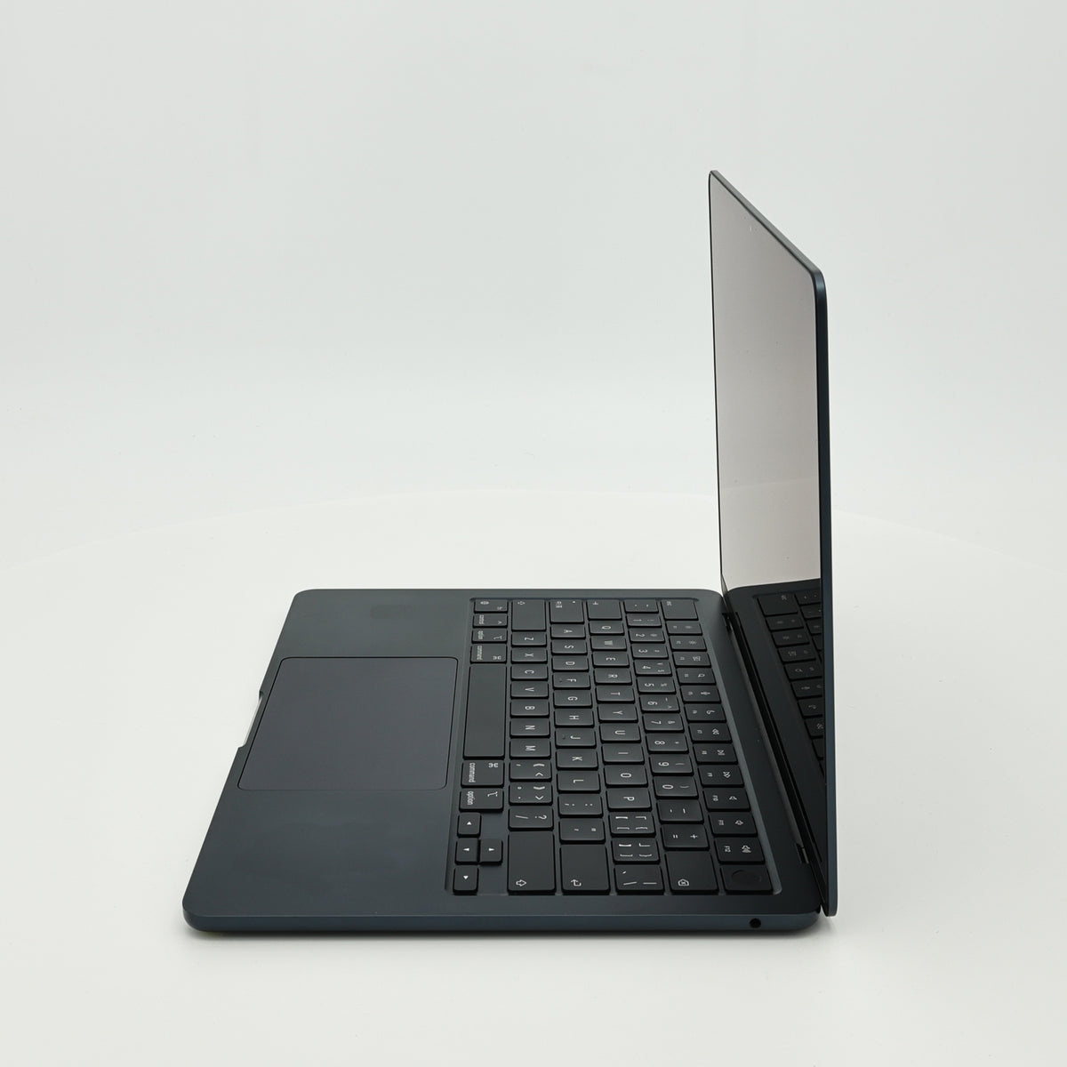 95新 Apple MacBook Air 22年 13寸 M2（8+8核） 8G RAM 256G SSD 午夜色