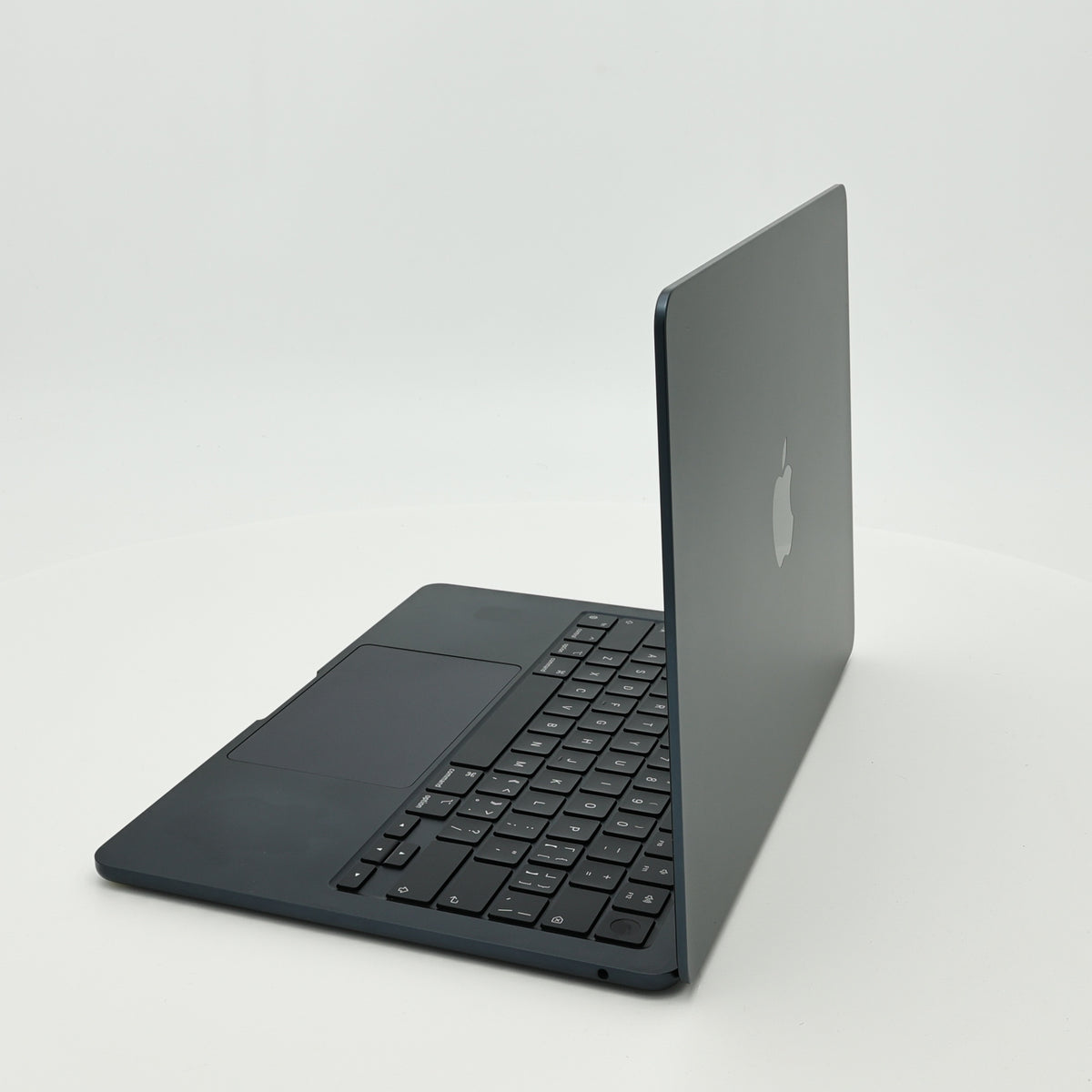 95新 Apple MacBook Air 22年 13寸 M2（8+8核） 8G RAM 256G SSD 午夜色