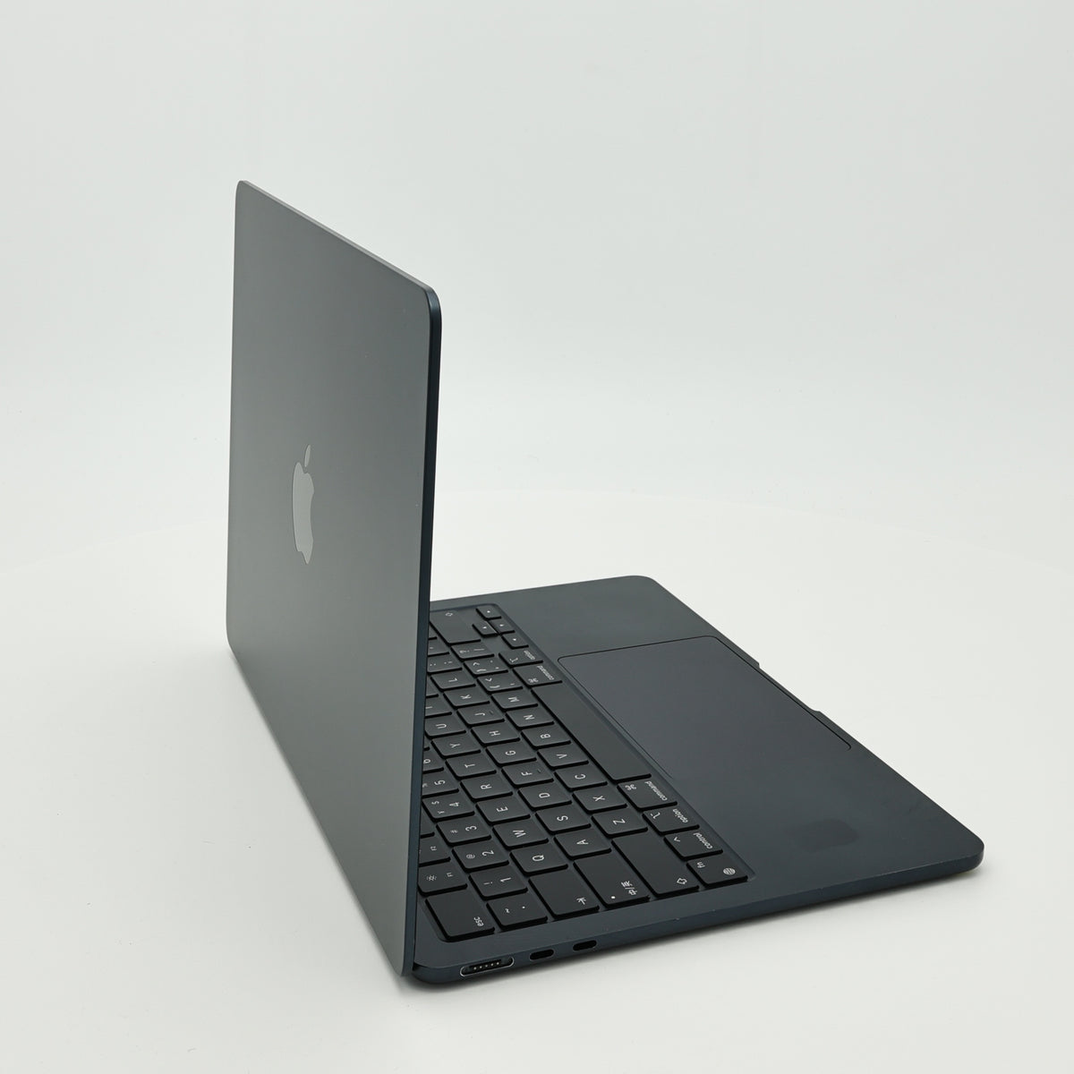 95新 Apple MacBook Air 22年 13寸 M2（8+8核） 8G RAM 256G SSD 午夜色