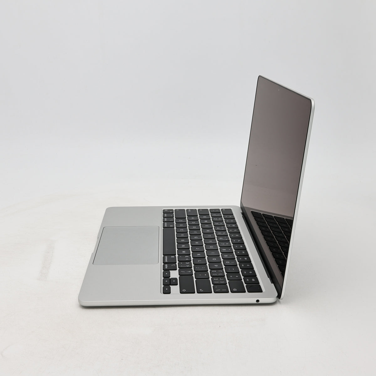 95新 Apple MacBook Air 22年 13寸 M2（8+8核） 16G RAM 256G SSD 銀色