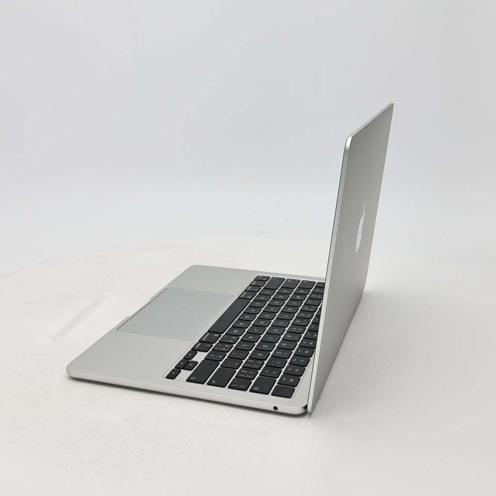 95新 Apple MacBook Air 22年 13寸 M2（8+8核） 16G RAM 256G SSD 銀色