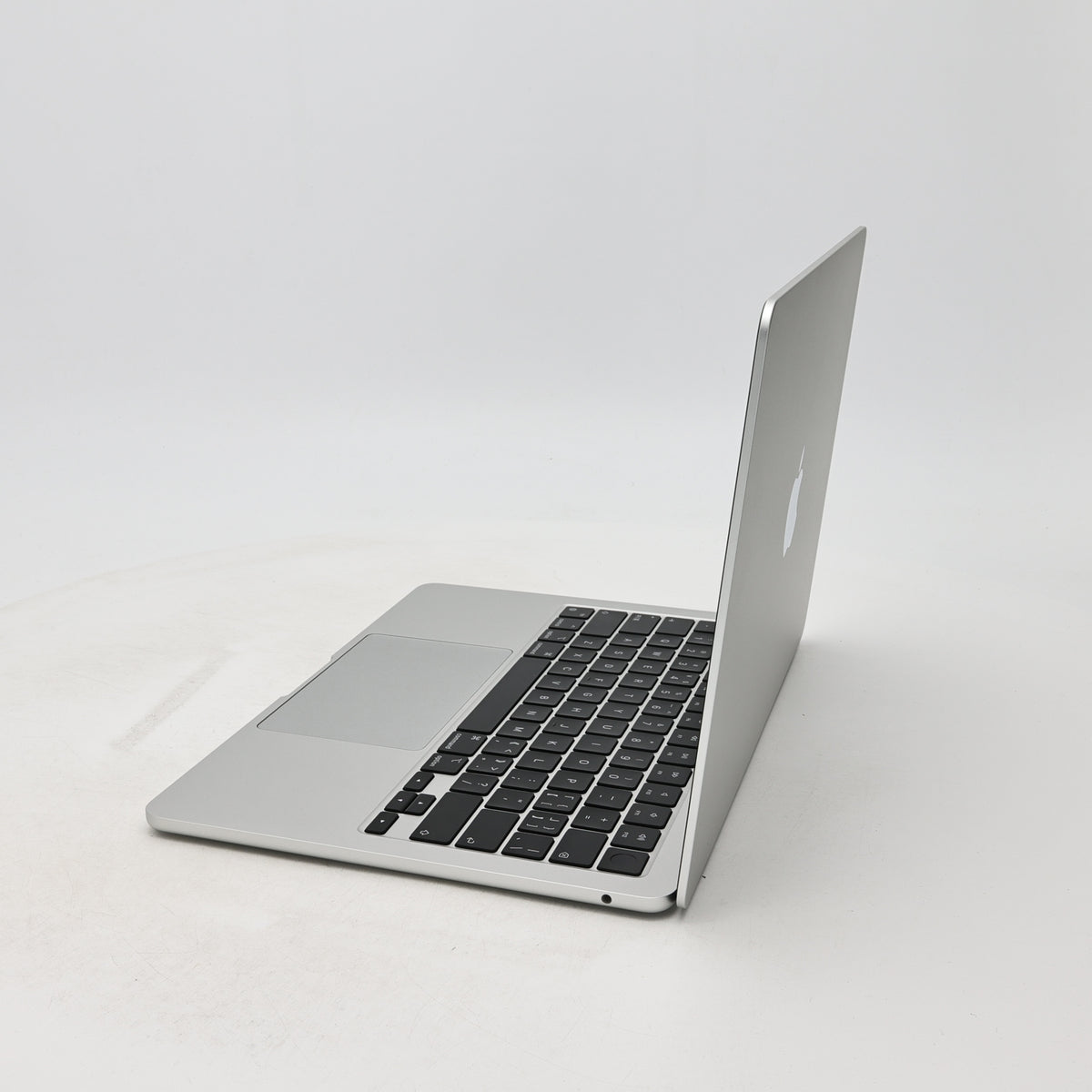 95新 Apple MacBook Air 22年 13寸 M2（8+8核） 16G RAM 256G SSD 銀色