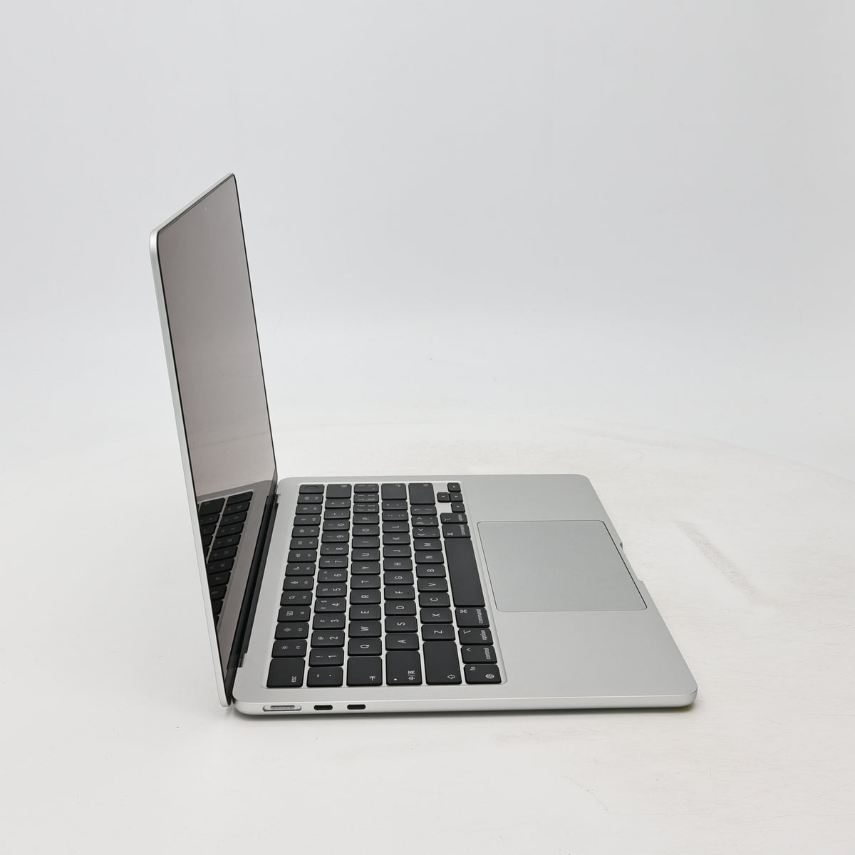 95新 Apple MacBook Air 22年 13寸 M2（8+8核） 16G RAM 256G SSD 銀色