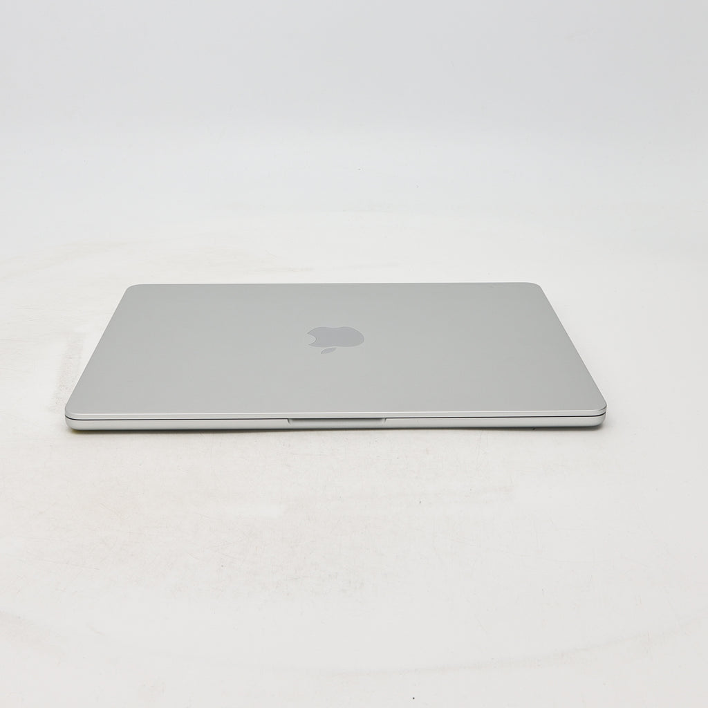 95新 Apple MacBook Air 22年 13寸 M2（8+8核） 16G RAM 256G SSD 銀色