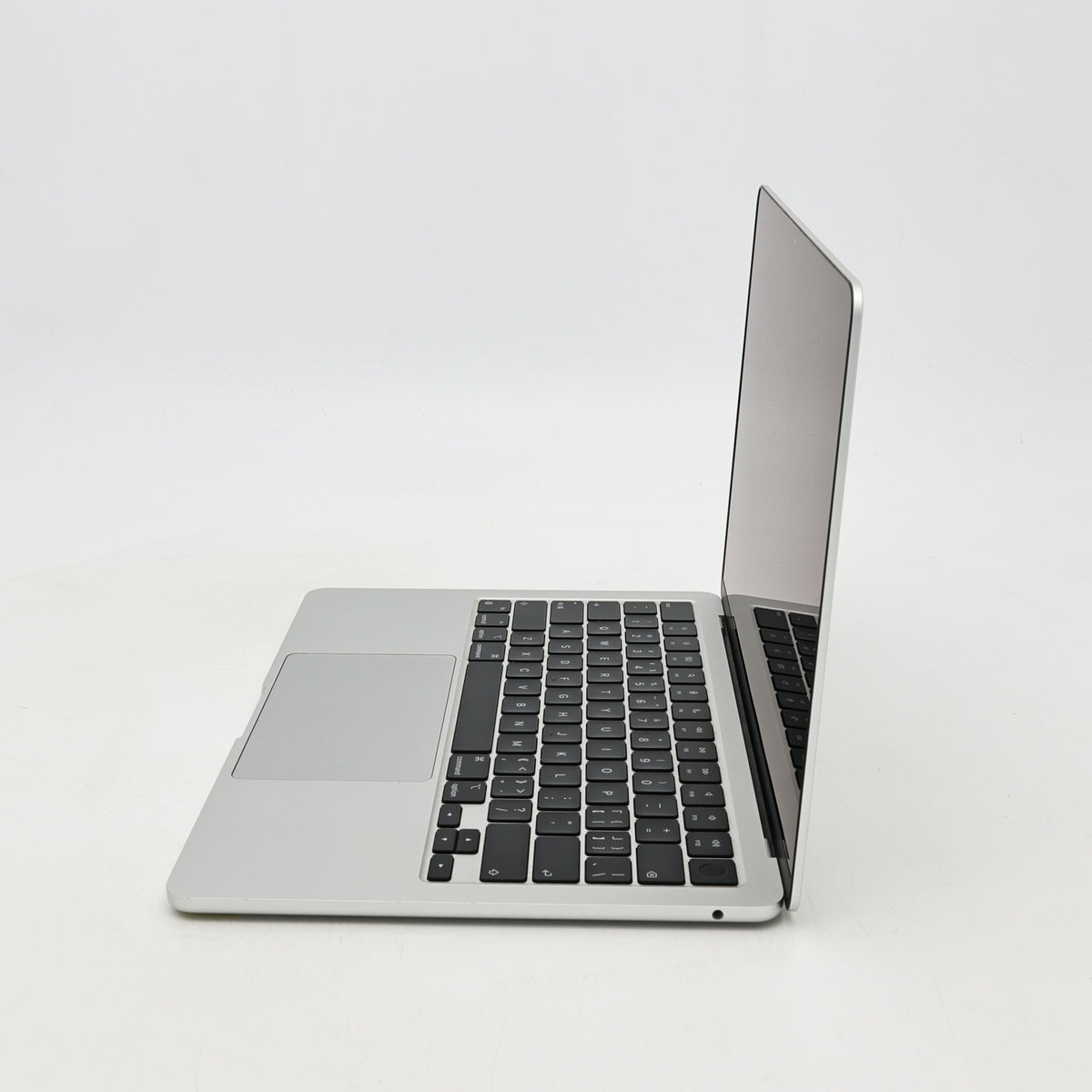 95新 Apple MacBook Air 22年 13寸 M2（8+8核） 8G RAM 256G SSD 銀色