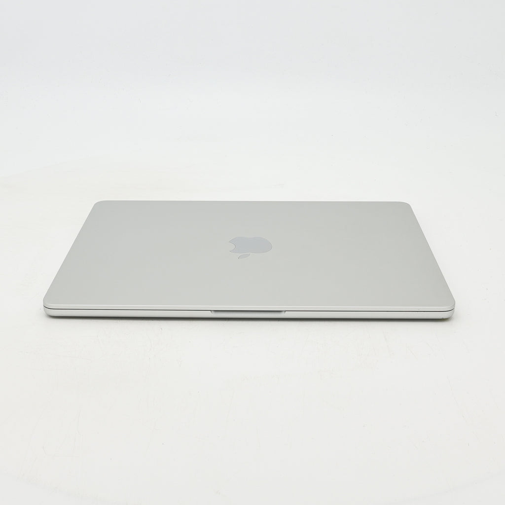 95新 Apple MacBook Air 22年 13寸 M2（8+8核） 8G RAM 256G SSD 銀色