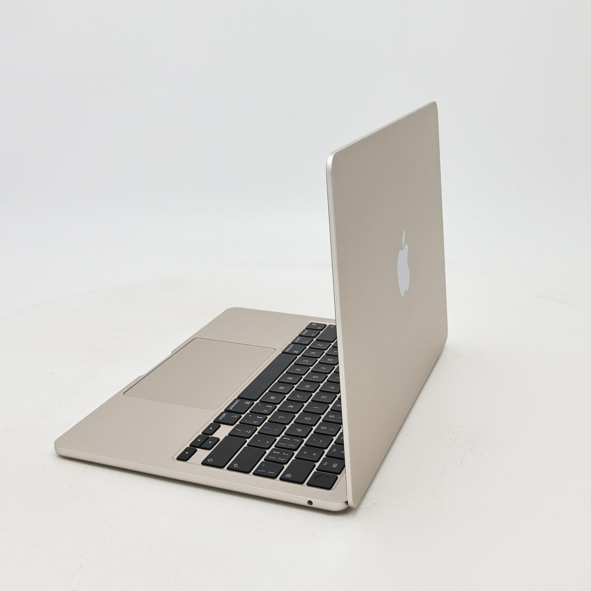 95新 Apple MacBook Air 22年 13寸 M2（8+8核） 8G RAM 256G SSD 星光色
