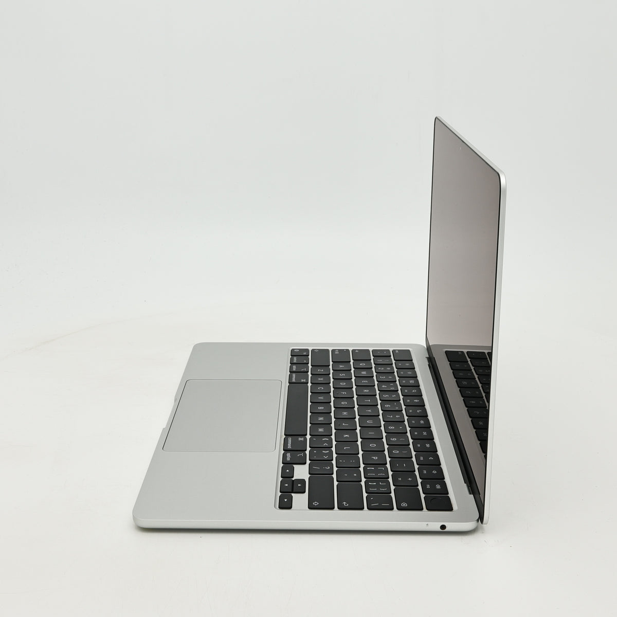 95新 Apple MacBook Air 22年 13寸 M2（8+8核） 8G RAM 256G SSD 銀色