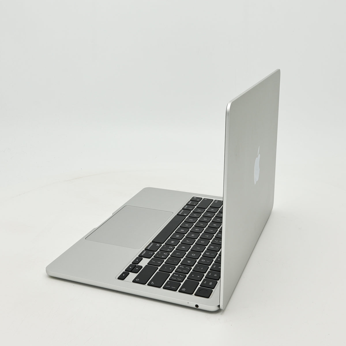 95新 Apple MacBook Air 22年 13寸 M2（8+8核） 8G RAM 256G SSD 銀色
