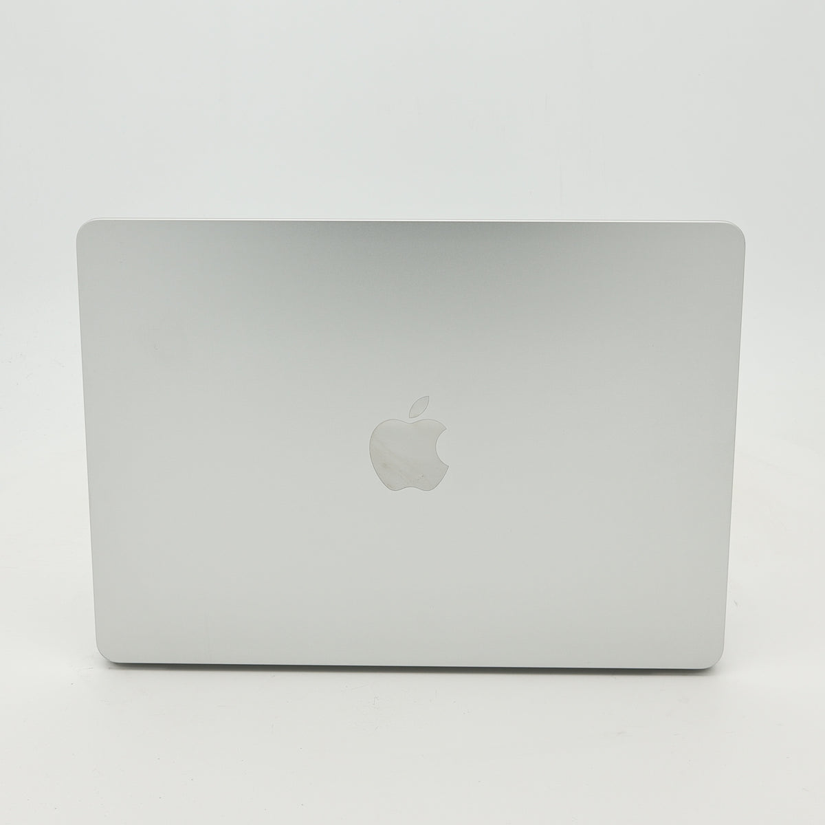 95新 Apple MacBook Air 22年 13寸 M2（8+8核） 8G RAM 256G SSD 銀色
