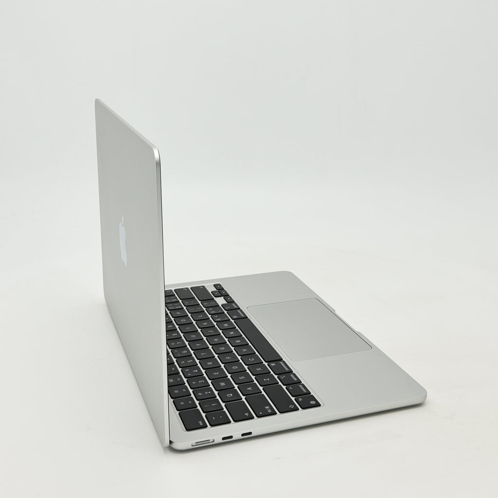 95新 Apple MacBook Air 22年 13寸 M2（8+8核） 8G RAM 256G SSD 銀色