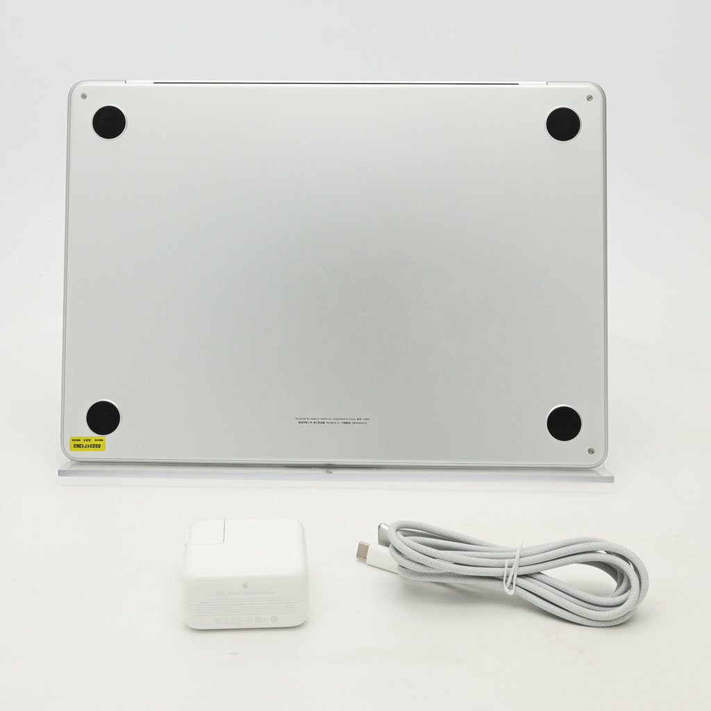 95新 Apple MacBook Air 22年 13寸 M2（8+8核） 8G RAM 256G SSD 銀色