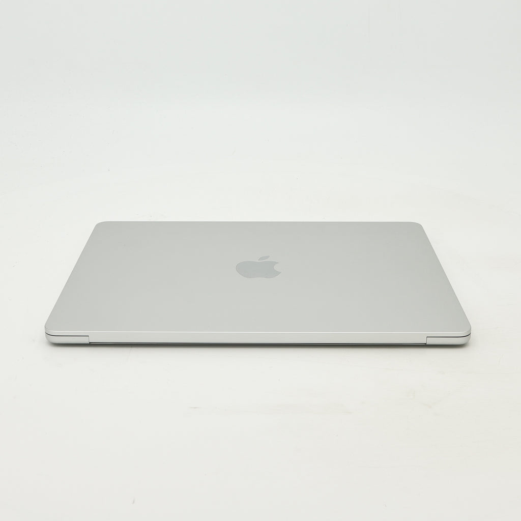 95新 Apple MacBook Air 22年 13寸 M2（8+8核） 8G RAM 256G SSD 銀色