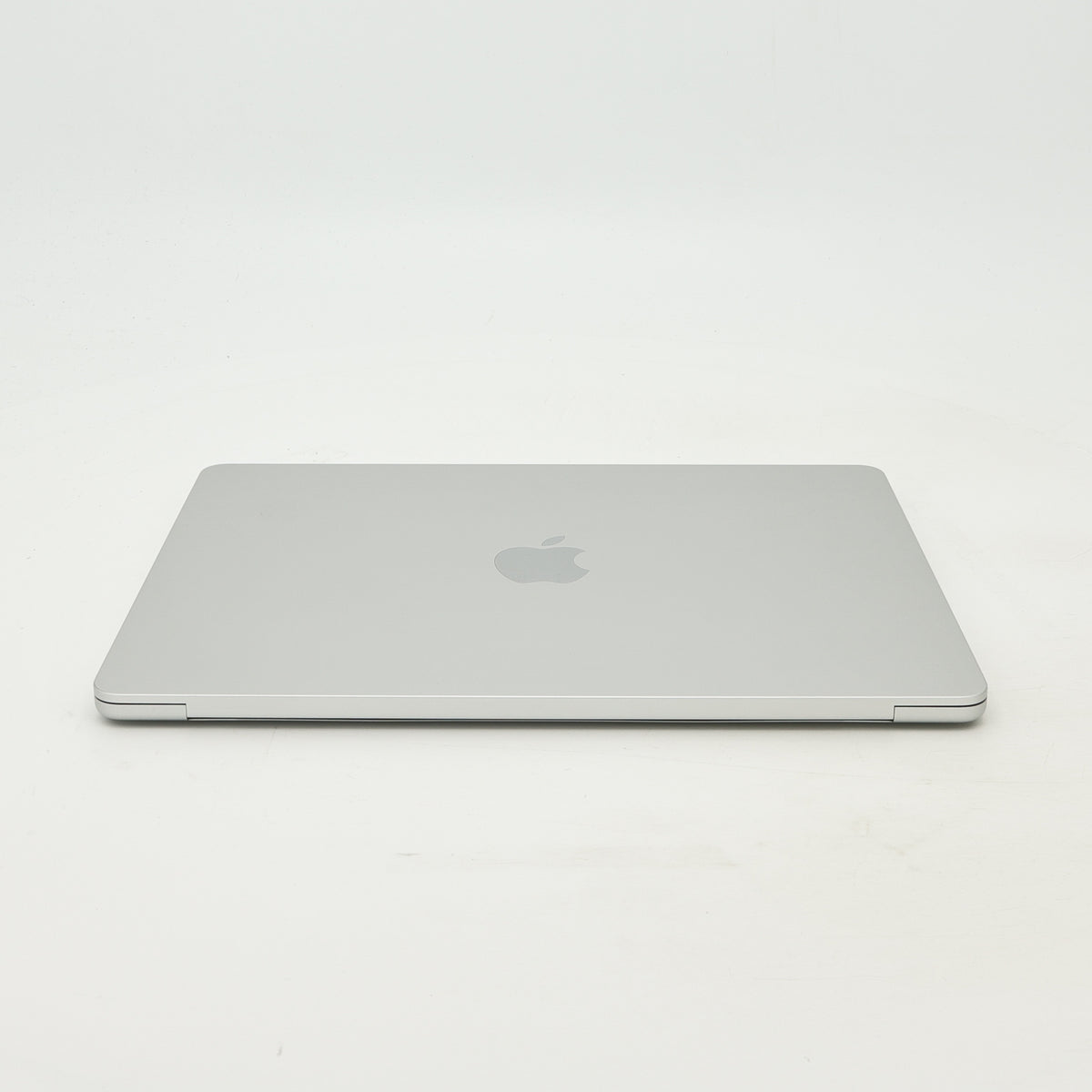 95新 Apple MacBook Air 22年 13寸 M2（8+8核） 8G RAM 256G SSD 銀色
