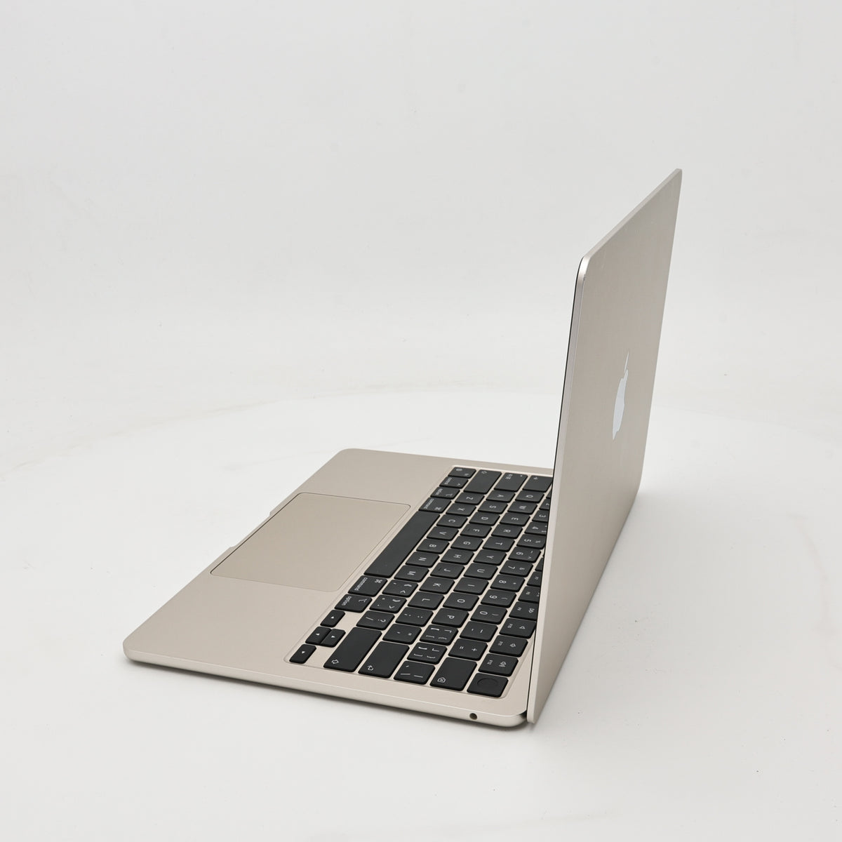 95新 Apple MacBook Air 22年 13寸 M2（8+8核） 8G RAM 256G SSD 星光色