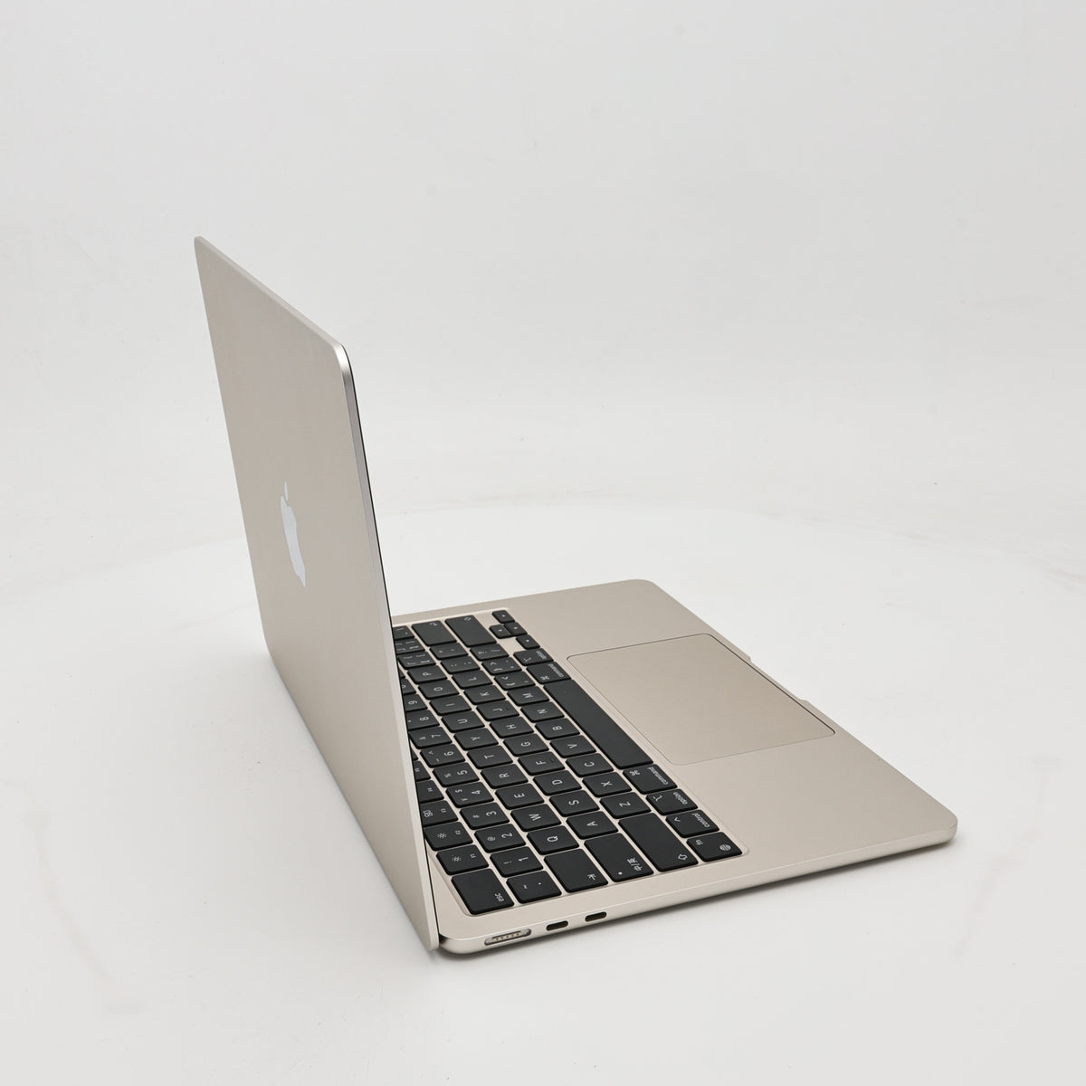 95新 Apple MacBook Air 22年 13寸 M2（8+8核） 8G RAM 256G SSD 星光色