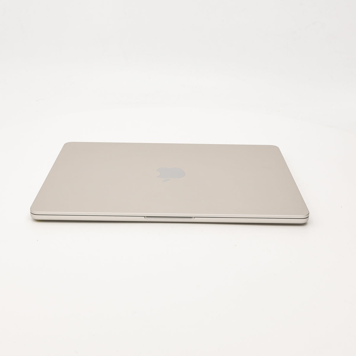 95新 Apple MacBook Air 22年 13寸 M2（8+8核） 8G RAM 256G SSD 星光色