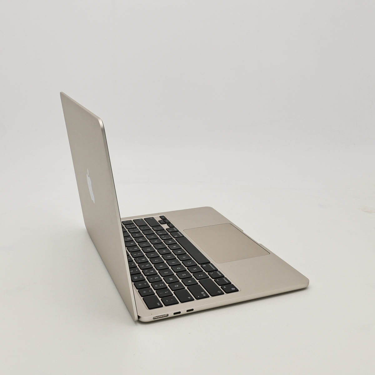 95新 Apple MacBook Air 22年 13寸 M2（8+8核） 8G RAM 256G SSD 星光色