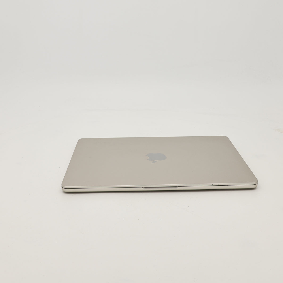 95新 Apple MacBook Air 22年 13寸 M2（8+8核） 8G RAM 256G SSD 星光色