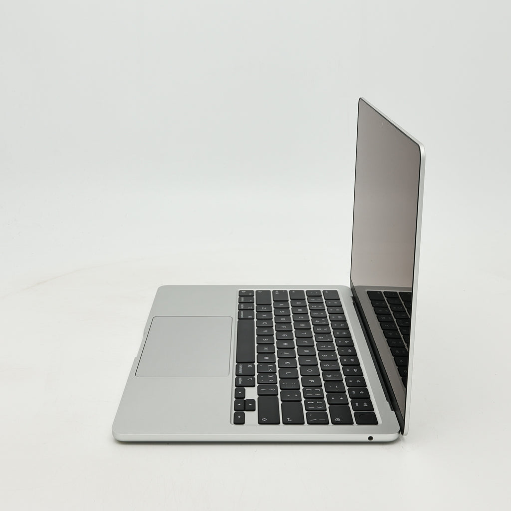 95新 Apple MacBook Air 22年 13寸 M2（8+8核） 8G RAM 256G SSD 銀色