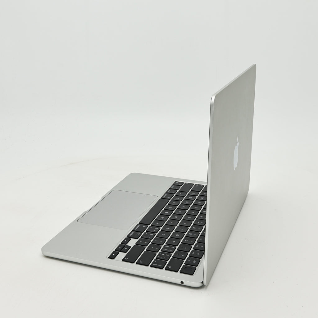 95新 Apple MacBook Air 22年 13寸 M2（8+8核） 8G RAM 256G SSD 銀色